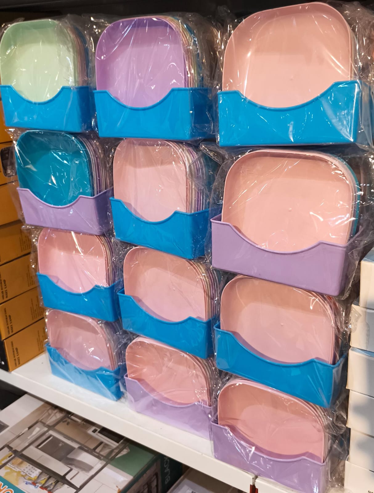 10-Piece Square Plastic Dinner Plate Set with Stand - Food Grade | Urban Buy