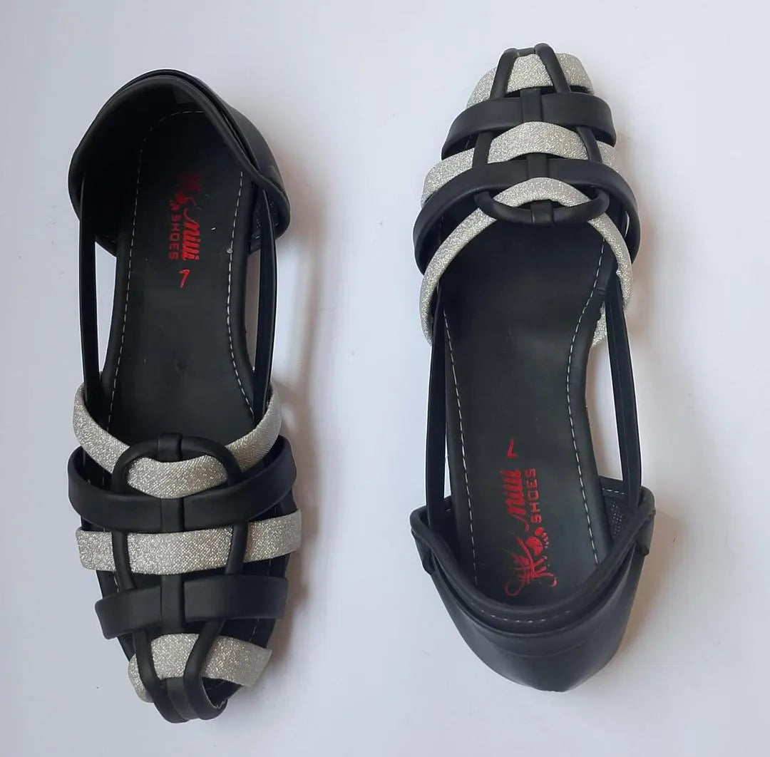 Women's Synthetic Leather Casual Pumps - Trendy Black Heels